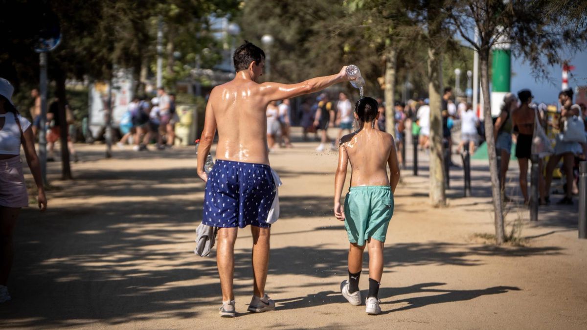 Avisos naranjas en once comunidades por temperaturas de hasta 43 grados , entre ellas Barcelona
