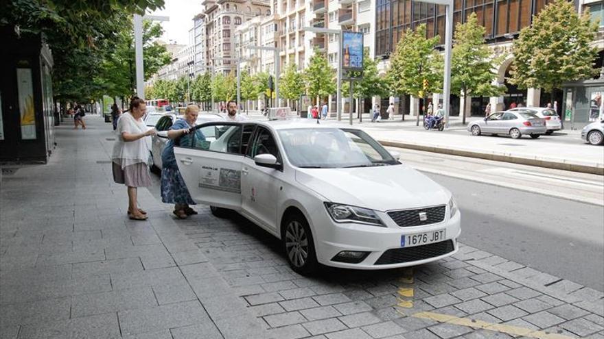 Los taxistas desconvocan los paros tras el apoyo de la DGA al sector