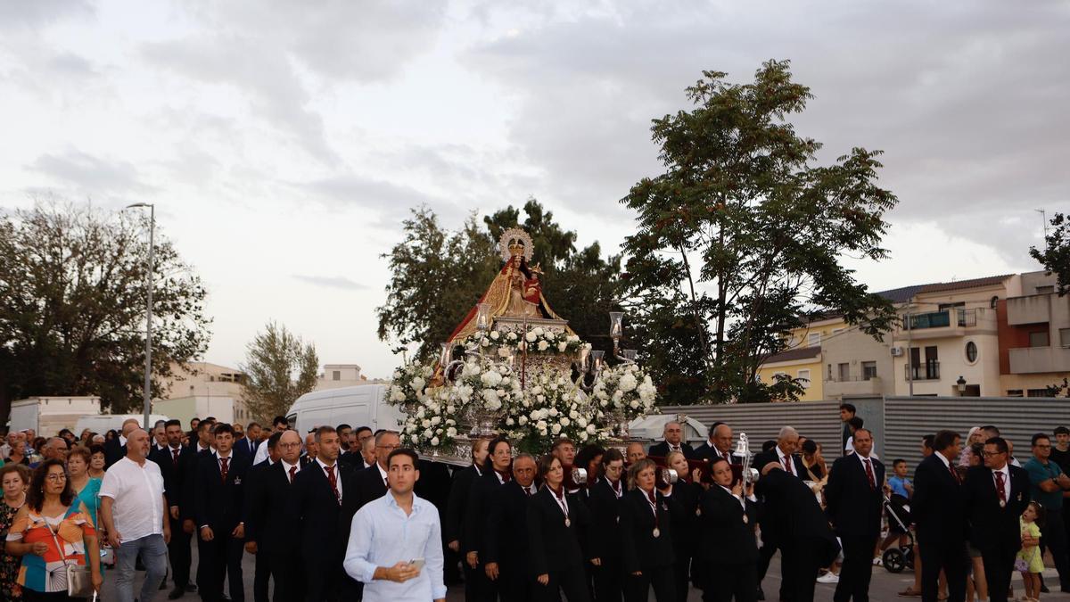 Centenares de lorquinos acompañaban a la Virgen de las Huertas en su procesión.
