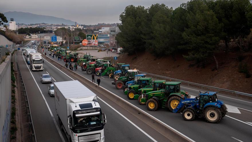 Los cortes en las carreteras andaluzas por las protestas de agricultores no autorizadas se saldan con 1.375 denuncias