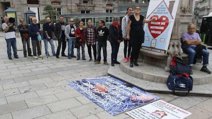 Miembros de RSP y Os Ninguéns, en el acto de ayer. // Alba Villar