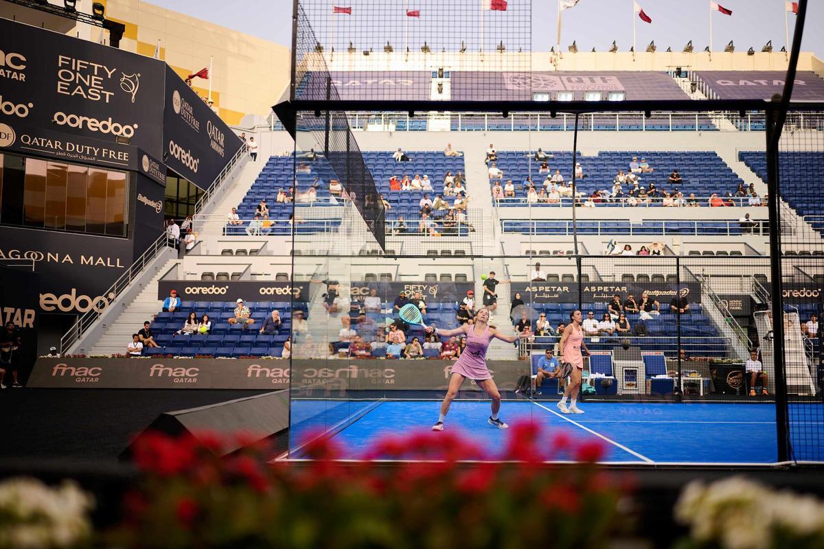 Imagen de la pista central de Doha durante el torneo de 2025