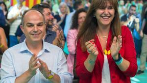 El secretario general de Junts, Jordi Turull, y la presidenta del partido, Laura Borràs, durante el segundo congreso de la formación en L’Hospitalet de Llobregat (Barcelona).