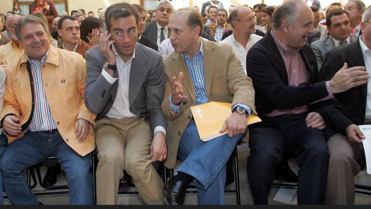 Alfonso Rus, Ricardo Costa, Enrique Crespo y Rafael Blasco, condenados o a la espera de juicio en un acto del PP de 2003.
