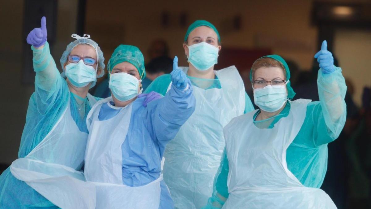 Coronavirus en Córdoba: &quot;Campeón, campeón&quot;. Vídeo de una nueva alta en el hospital Reina Sofía