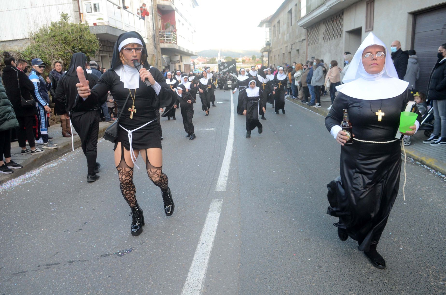 Desfile del Momo en Vilanova para despedir el Entroido 2022.