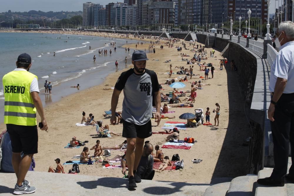 Sábado de playa en Asturias: parcelas de arenal