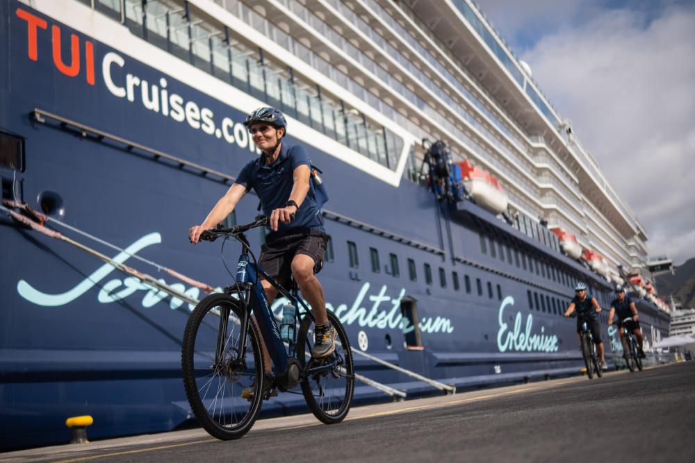 Llega el primer crucero a Santa Cruz de Tenerife