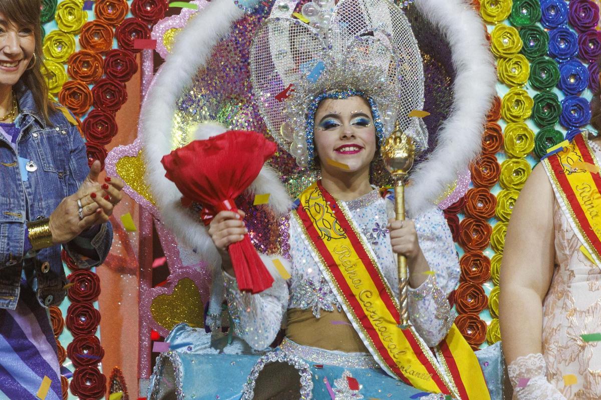 La Reina infantil Paloma, perteneciente a la comparsa Salgueiro Kids.