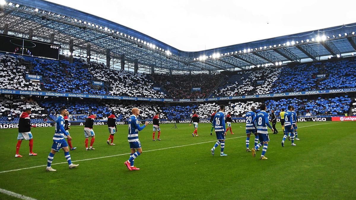 Partido entre el Deportivo y el Lugo en Riazor de la temporada pasada, el último con público antes de las restricciones sanitarias. |  // ARCAY / ROLLER AGENCIA