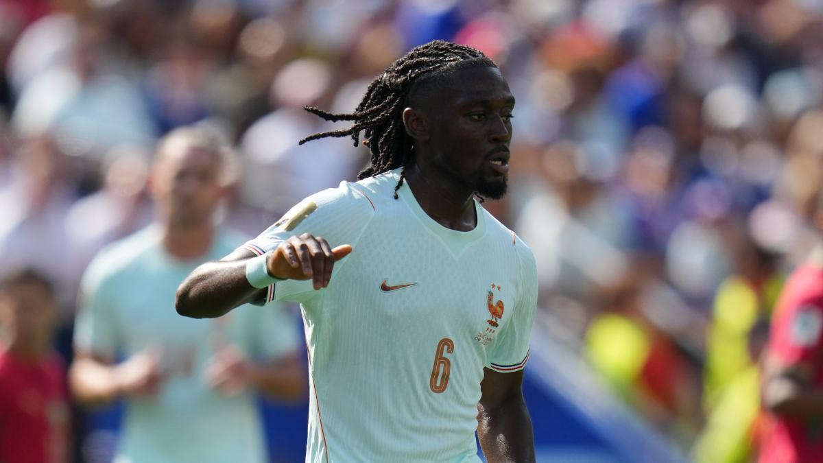 Manu Koné, centrocampista de Francia