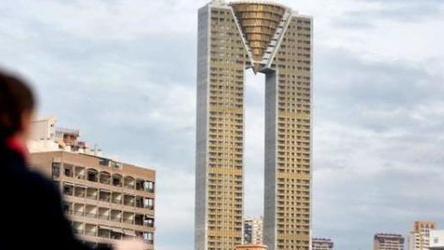 Imagen reciente de la colosal torre In Tempo, el complejo residencial más alto de Europa levantado en Benidorm.