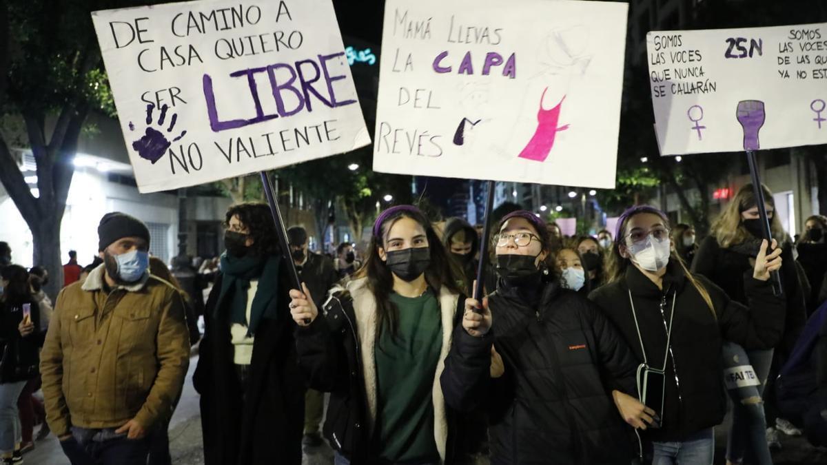 Manifestación 25N en València contra todas las formas de violencia machista.