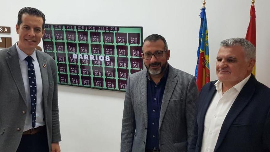 El alcalde Rubén Alfaro, el edil José Antonio Amat y el director de área de Fobesa, Miguel Ángel Sola
