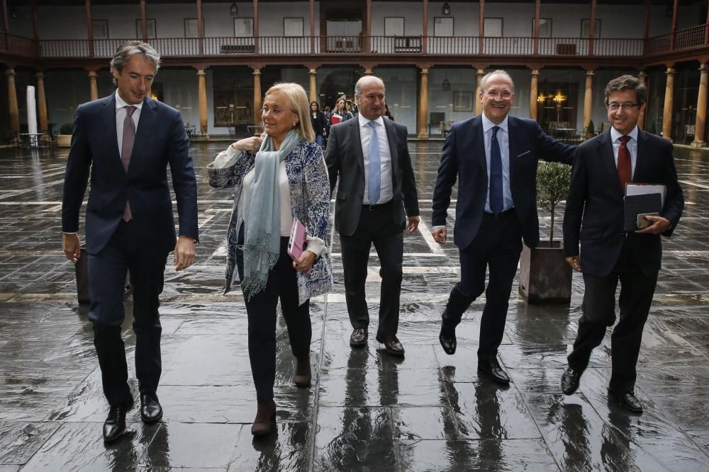 Íñigo de la Serna, Ministro de Fomento, analiza el "Presente y futuro de las infraestructuras en Asturias"