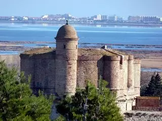 El gran castillo que defendía Catalunya de Francia y que se puede visitar: Su misión era proteger la frontera