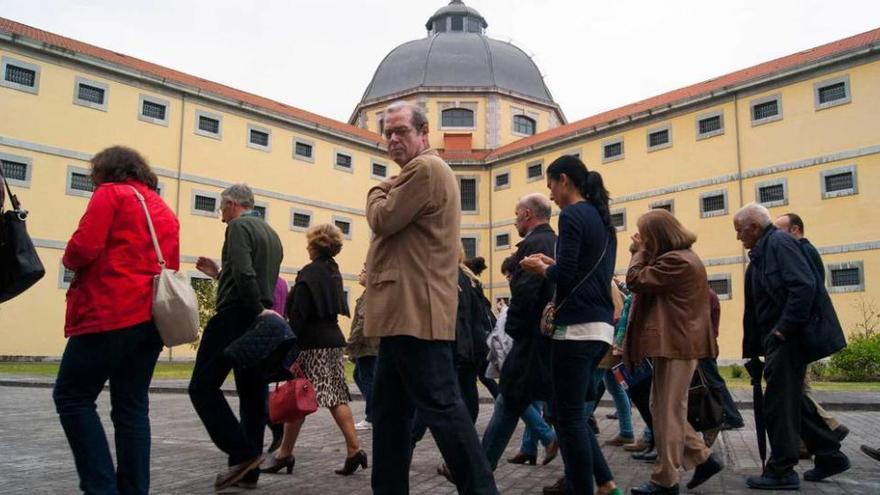 Una de las visitas guiadas al Archivo Histórico realizadas ayer.