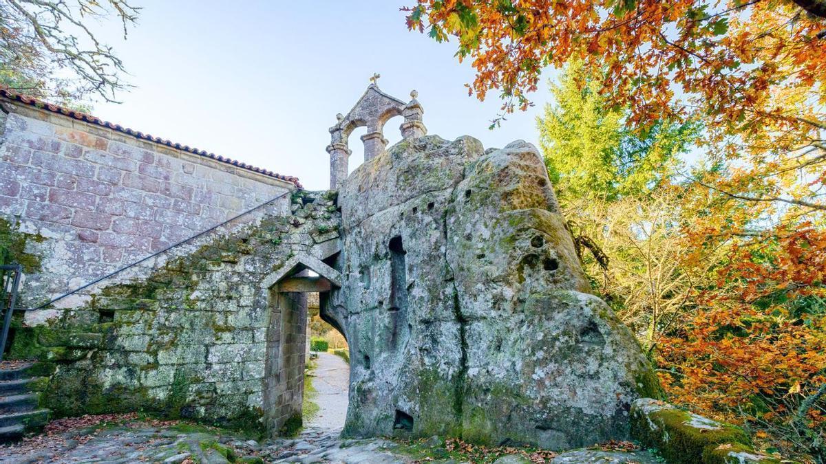 Un viaje a la iglesia del siglo VI excavada en la roca y una fuente de aguas milagrosas en el corazón de la montaña