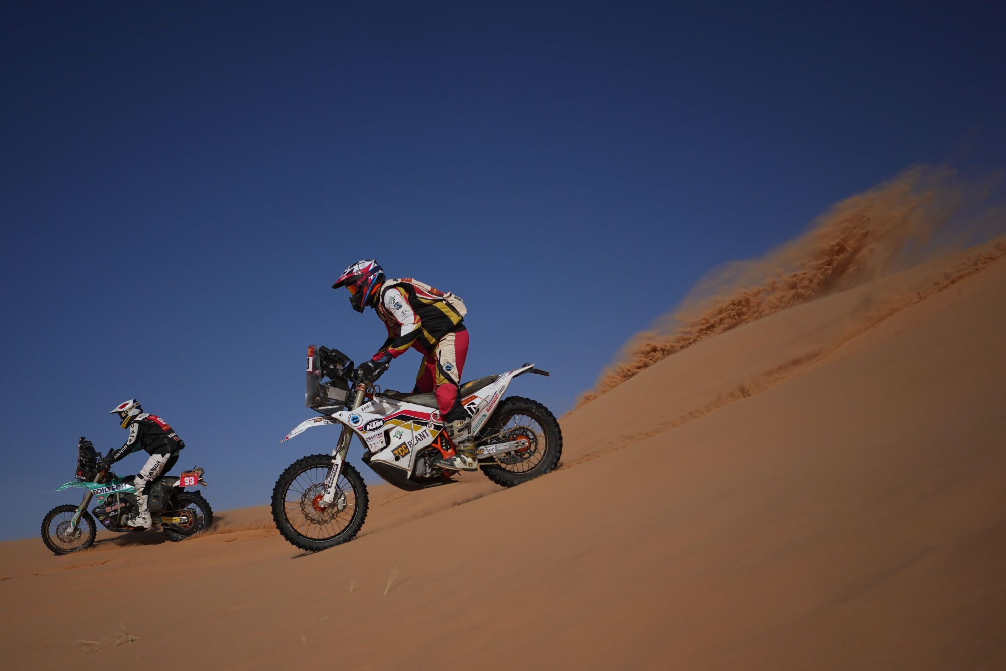 Riders Tizano Interno, left, and Robbie Wallace compete during the sixth stage of the Dakar Rally between Hail and Riyadh, Saudi Arabia, Friday, Jan. 9, 2026. (AP Photo/Thibault Camus). EDITORIAL USE ONLY/ONLY ITALY AND SPAIN