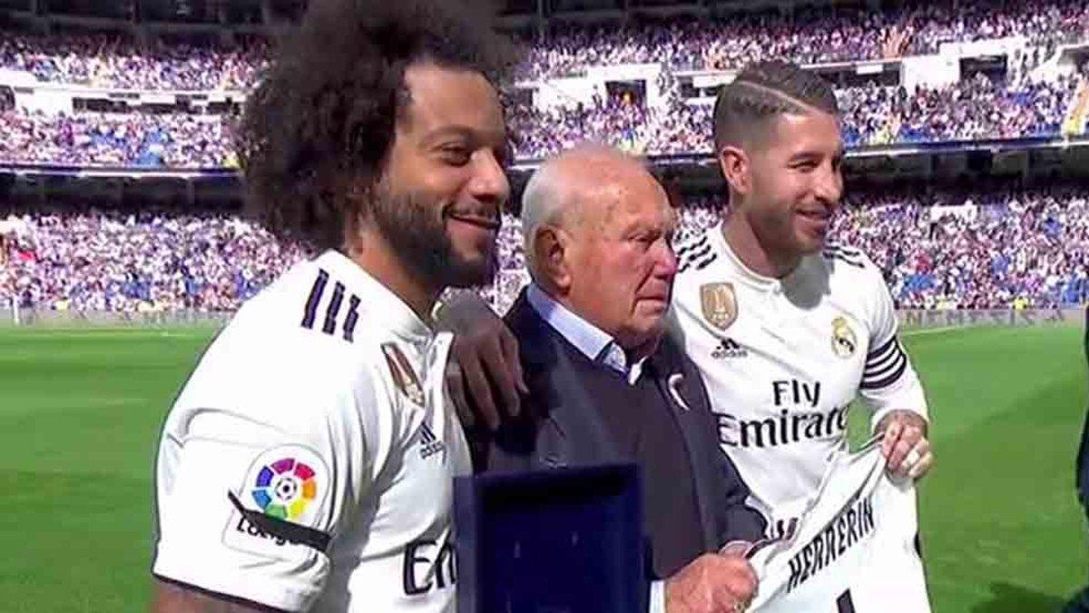 Herrerín fue homenajeado en el Bernabéu