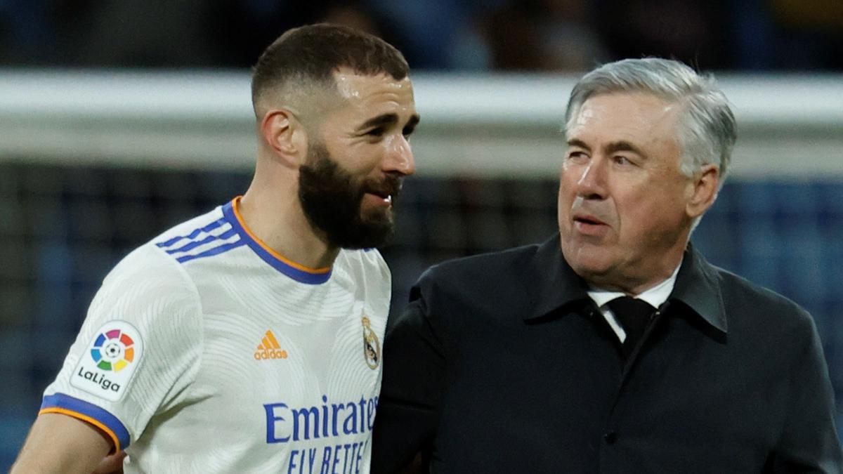 Ancelotti bromea con Benzema