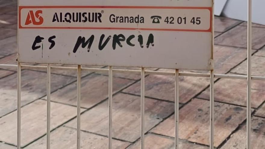 Este es el polémico mensaje sobre Murcia que ha aparecido en una valla de Málaga