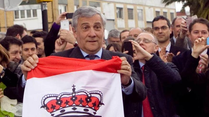 Antonio Tajani, en la inauguración de su calle junto a Tenneco.