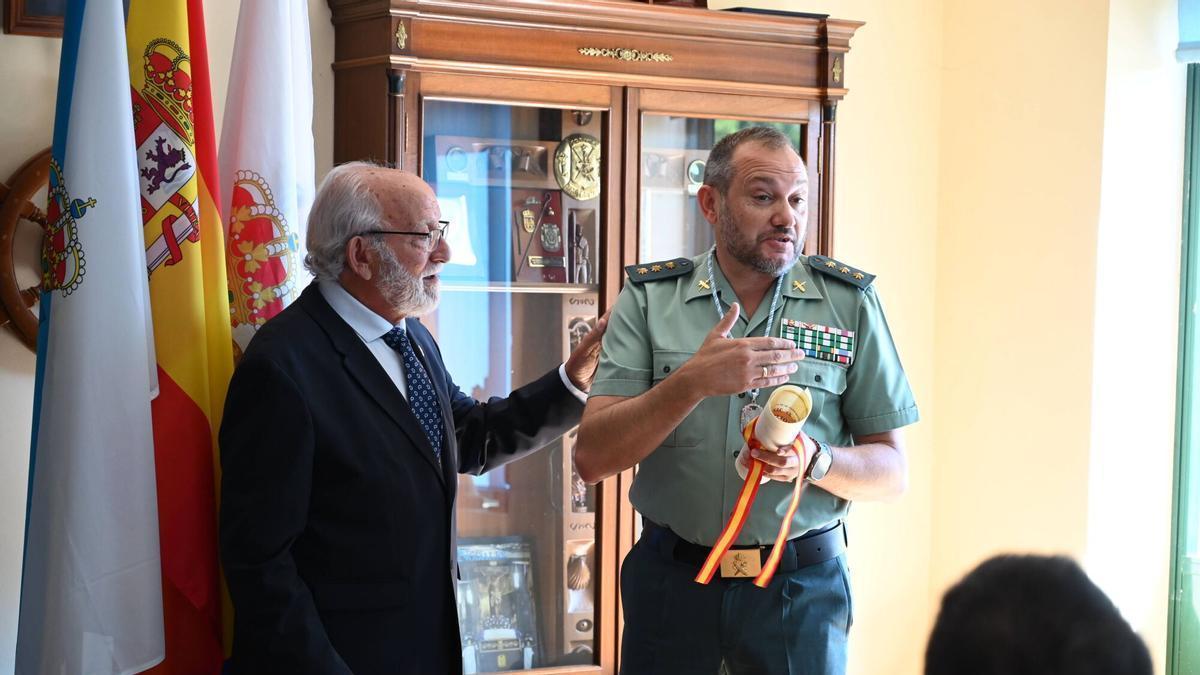 José Luis Arellano y Manuel Touceda, esta mañana durante el homenaje.