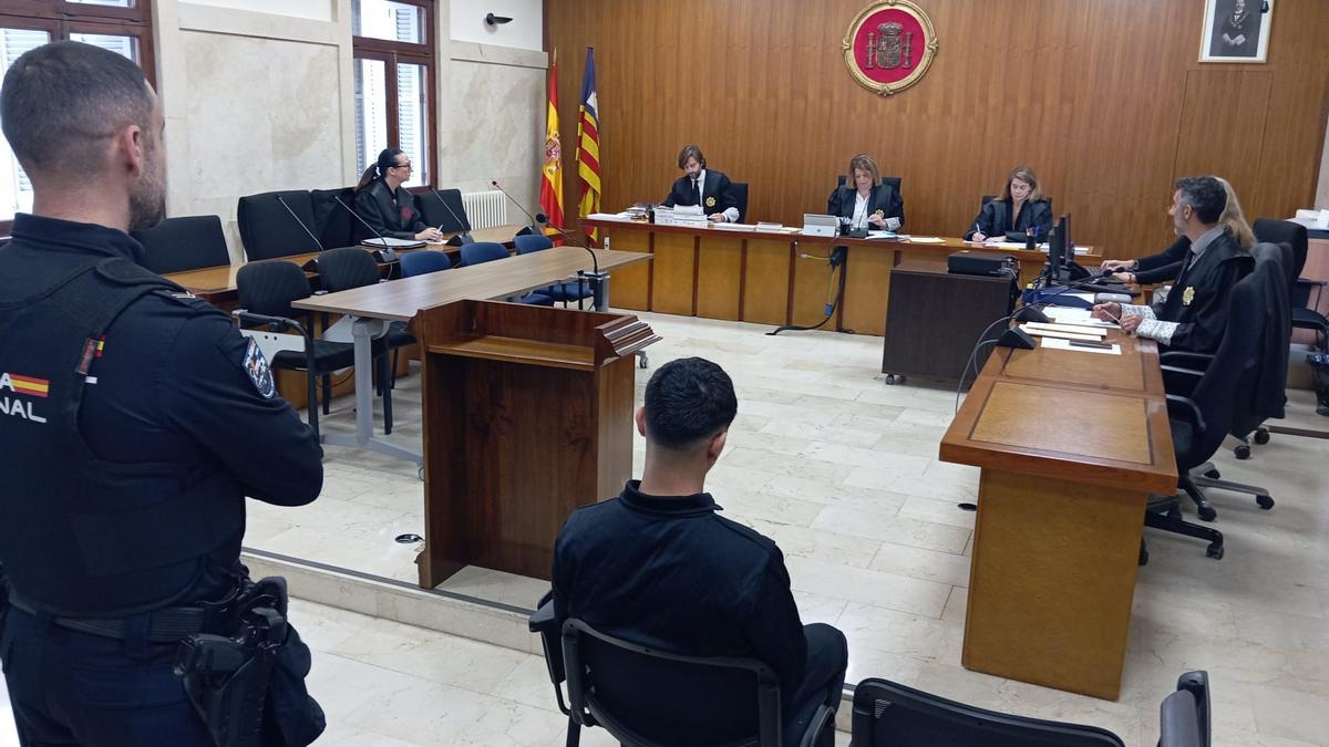 El joven condenado, hoy en el juicio.