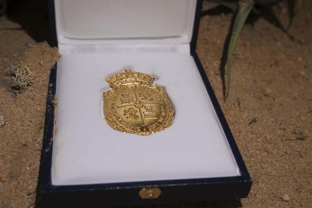 La medalla de oro de la ciudad a la Comisión de Fiestas de Guanarteme en el belén.