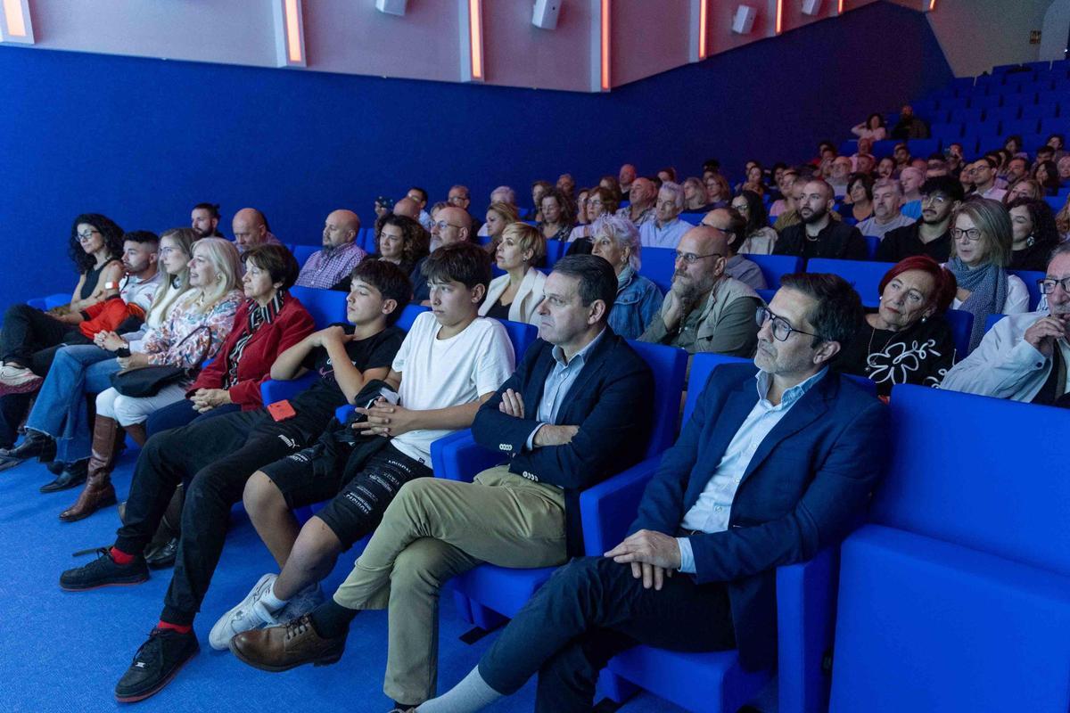 Gildo Casamayor presenta su nueva novela, «El Cobarde», en el Club INFORMACIÓN