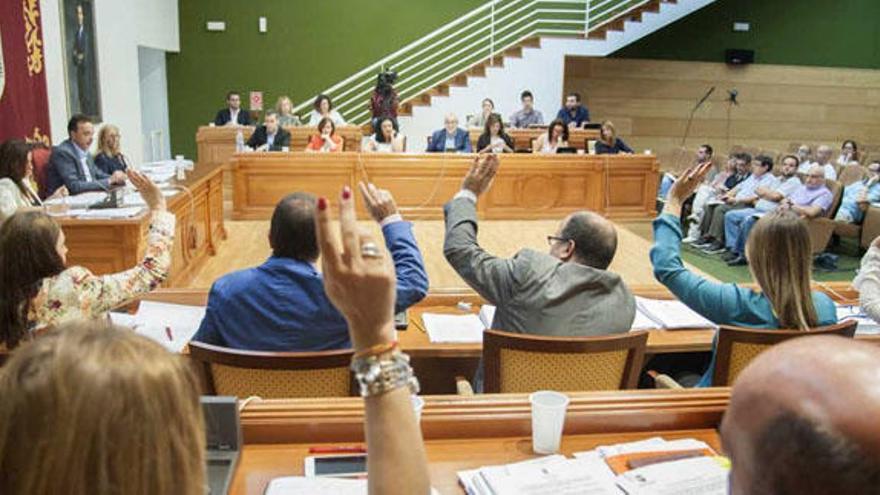 Los concejales de Torremolinos aprobaron ayer el acuerdo de reestructuración de la deuda con Málaga.