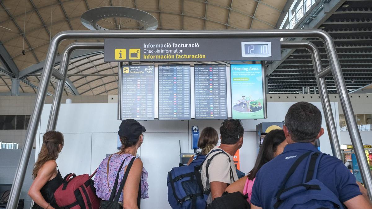 El aeropuerto de Alicante-Elche ha vuelto a ser galardonado como el mejor de Europa.