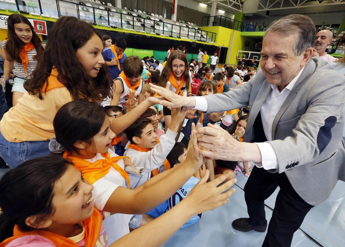 XI Premios «FARO DA ESCOLA» 2026: cientos de pequeños aprendices de periodismo en Navia