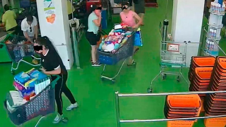 Detenidas tres mujeres por sustraer productos por 2.000 euros en supermercados de San Cibrao y Barbadás