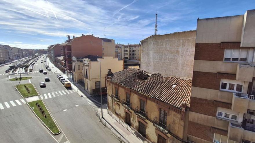 Edificio número 8 de El Ferial, sobre el que se acaba de decretar el inicio de un expediente de declaración de ruina.