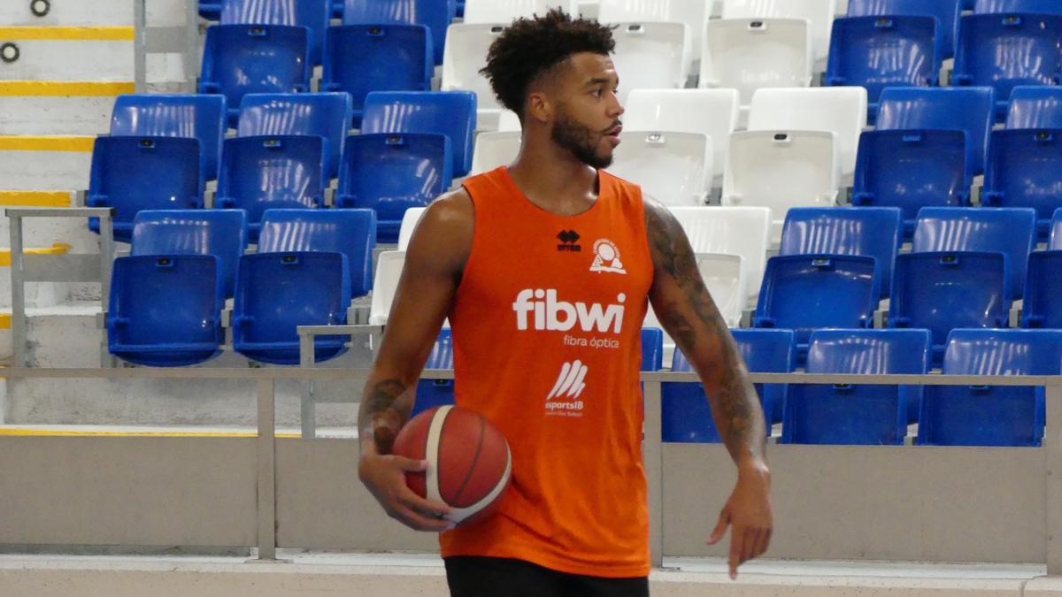 Ismael Tamba, durante un entrenamiento en el Palau d&#039;Esports.