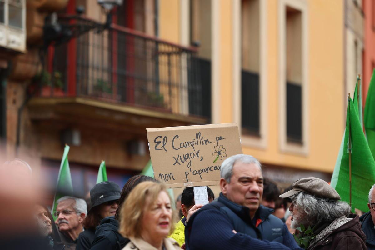La manifestación para pedir la paralización del parking del Campillín.