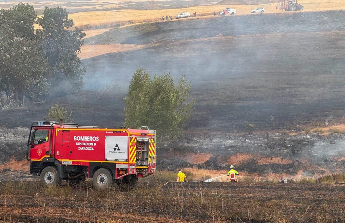 La rápida propagación obligó a desalojar a vecinos de Alpartir. | SERVICIO ESPECIAL