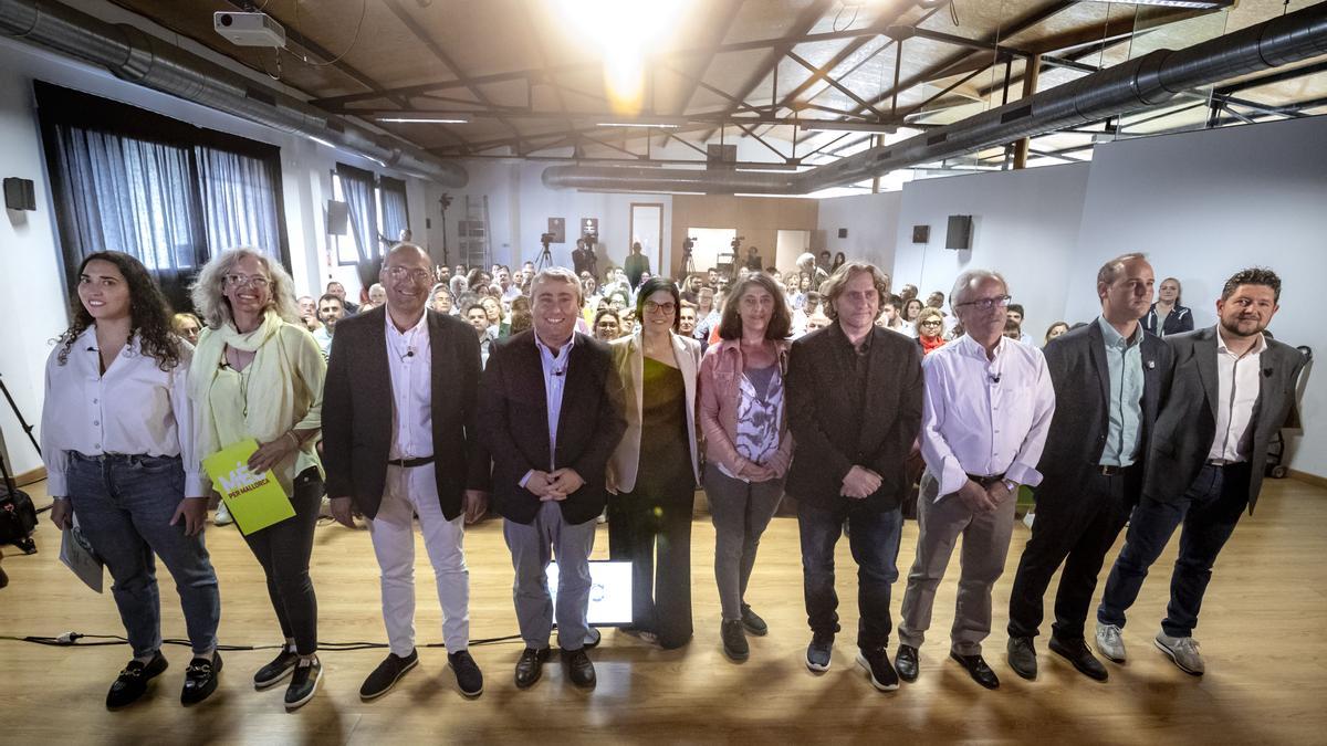 Debate electoral en Inca | Los candidatos participantes junto a la moderadora Rosa Ferriol y la directora de Diario de Mallorca, Marisa Goñi, antes de empezar el debate electoral.