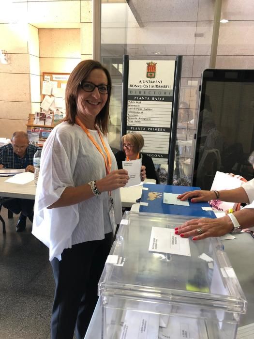 María Josep Amigò (Compromís) vota en Bonrepòs i Mirambell.