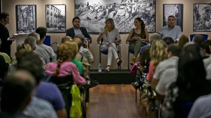 Mercedes Alonso rehúye el debate