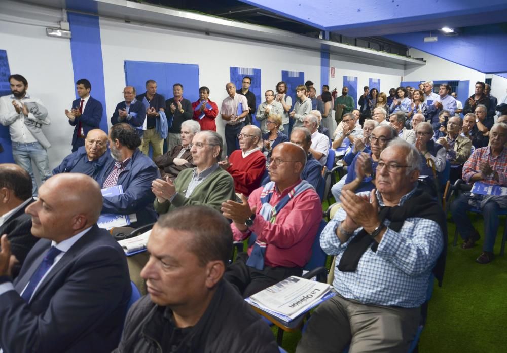 Arsenio, Beci, Manolete, Vicente, Manjarin, Manuel Pablo, Mosquera, Tino y Lendoiro, que por primera vez desde su salida volvió al estadio, entre los asistentes de 110% BLANQUIAZUL.