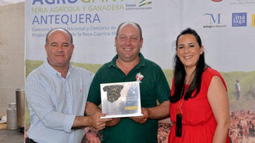Miguel Conejo Postigo, premio a la mejor ganadería participante en el concurso subasta nacional de la raza caprina malagueña desarrollado en AGROGANT 2017