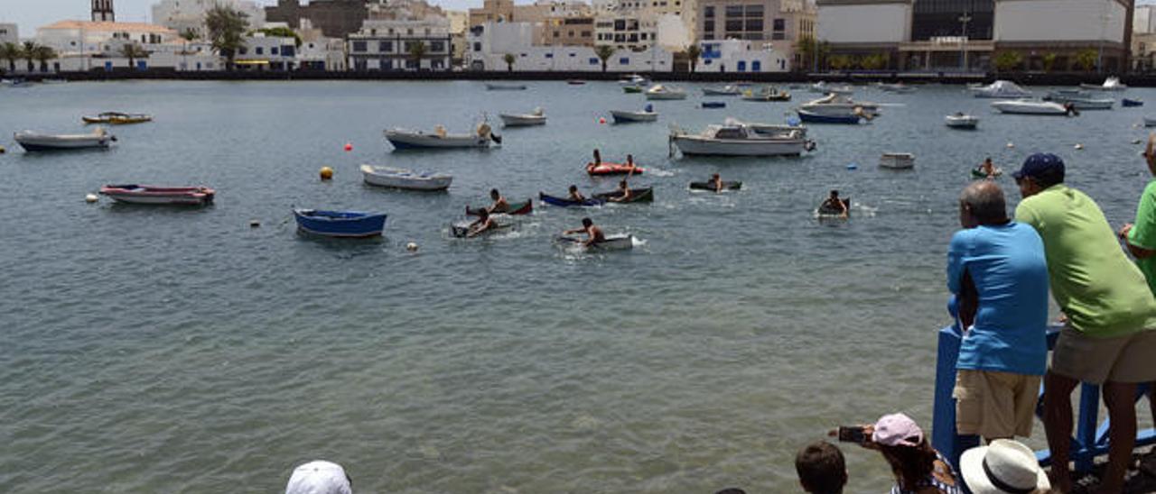 Regata de jolateros en el Charco de San Ginés, durante las fiestas patronales de la ciudad.