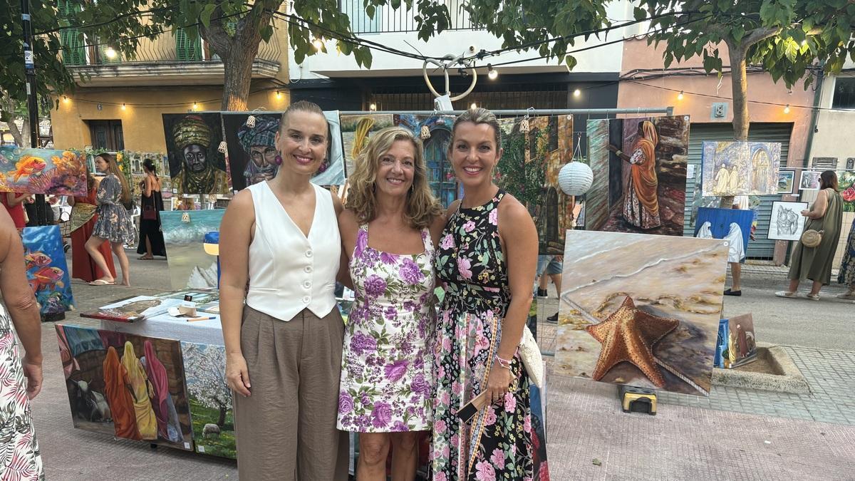 La regidora de Cultura, AMdy Juan; y la alcaldesa de Andratx, Estefanía Gonzalvo.