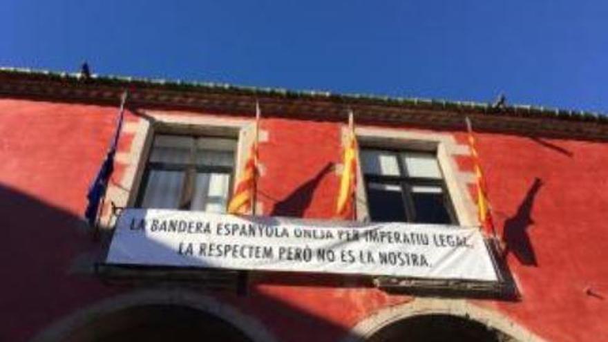 La bandera espanyola al balcó de l&#039;Ajuntament