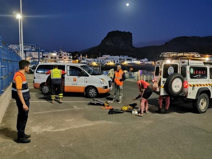 Búsqueda de un hombre en la playa de Guayedra