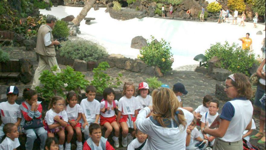 Escolares en una actividad en la naturaleza.