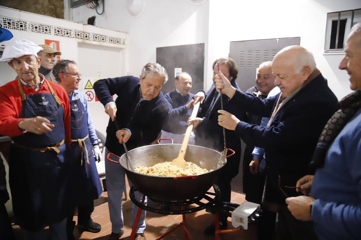 La tradicionales migas de la Cruz Blanca, en imágenes